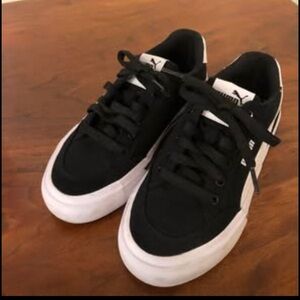 Boys Size 4 PUMA Court Classic --Black Canvas Sneakers--Like New